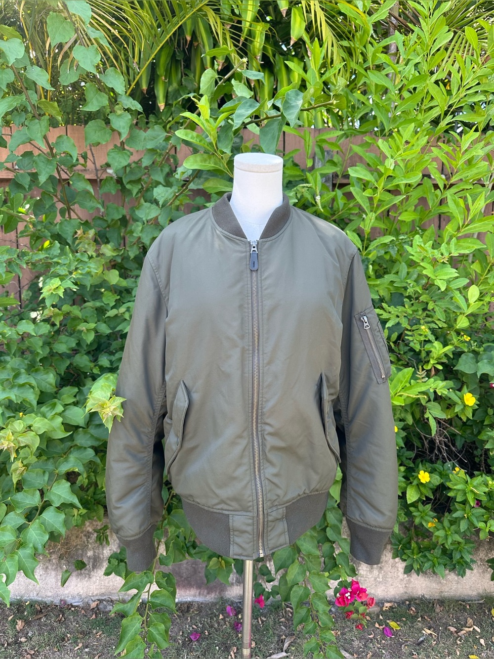 Uniqlo Men’s MA-1 Jacket Olive Green Size S